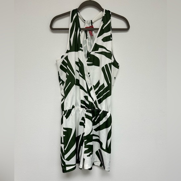 Saks Fifth Avenue Green and white floral romper women’s size medium NWOT - Picture 5 of 7